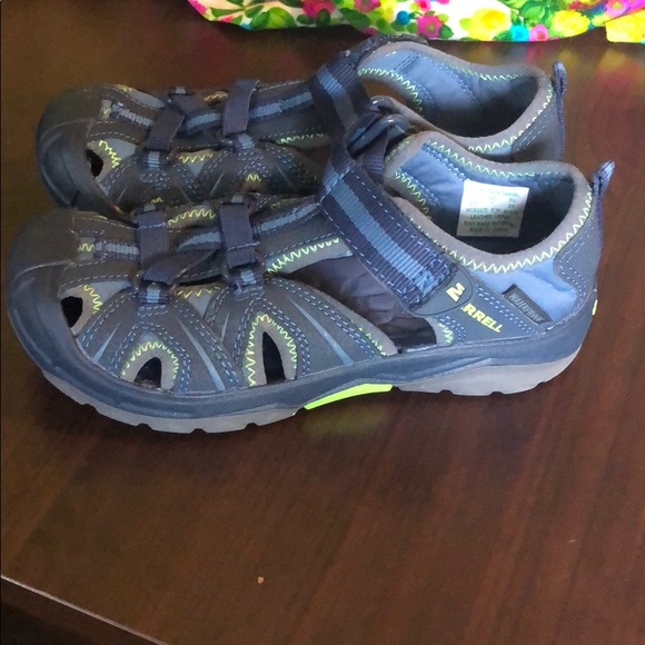 merrell sandals wide width